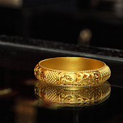 老铺黄金与翡翠玉石 传统工艺与现代审美的融合