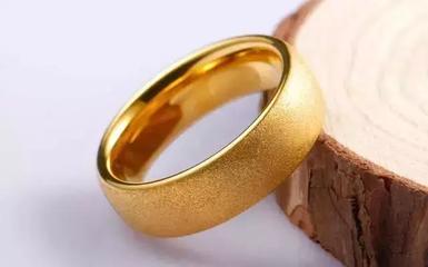 黄金首饰美为什么美?拉丝、钉砂、手批、抛光等工艺功不可没